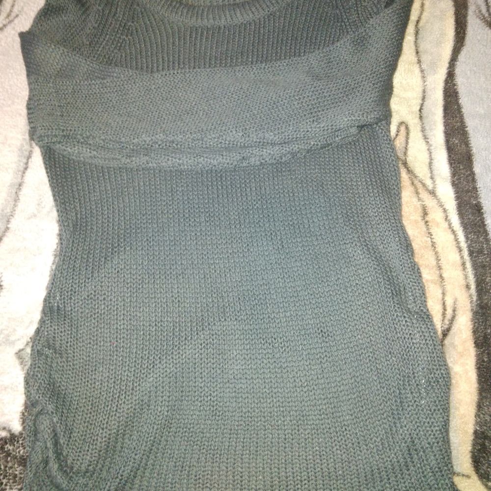 Stretchy long sleeve maternity shirt